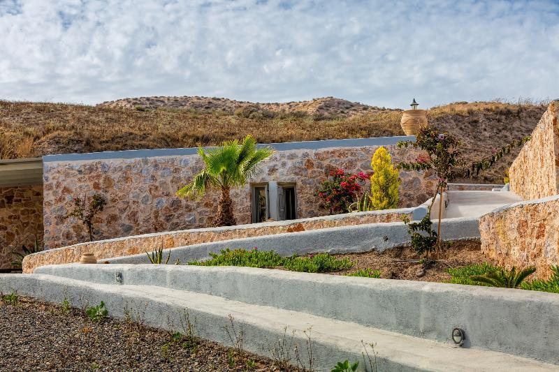 Desiterra Resort Suites & Villas Karterádos Eksteriør billede